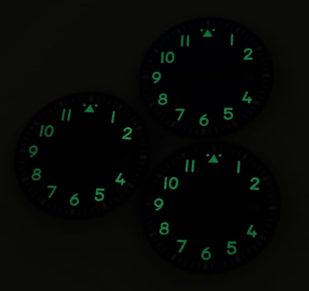 Dial Plateado 33.5 mm con Lume C3 Verde y Ventana de Fecha – Compatible NH34 / NH35 / NH36 / NH38