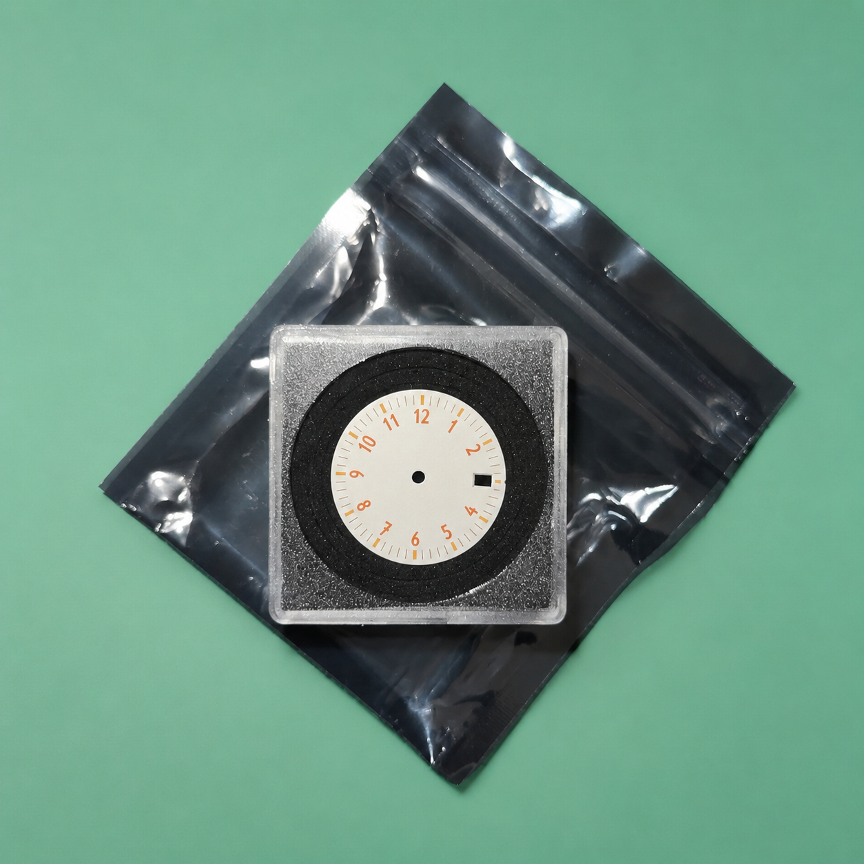 Dial Crema 28.5 mm con Números Árabes Naranja, Lume y Ventana de Fecha – Compatible NH35 / NH36 / 4R / 7S